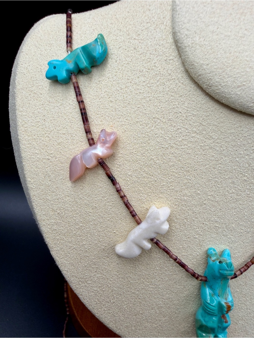Vintage Authentic Southwestern Zuni Fetish Necklace – quiet luxury - Picture 15 of 16